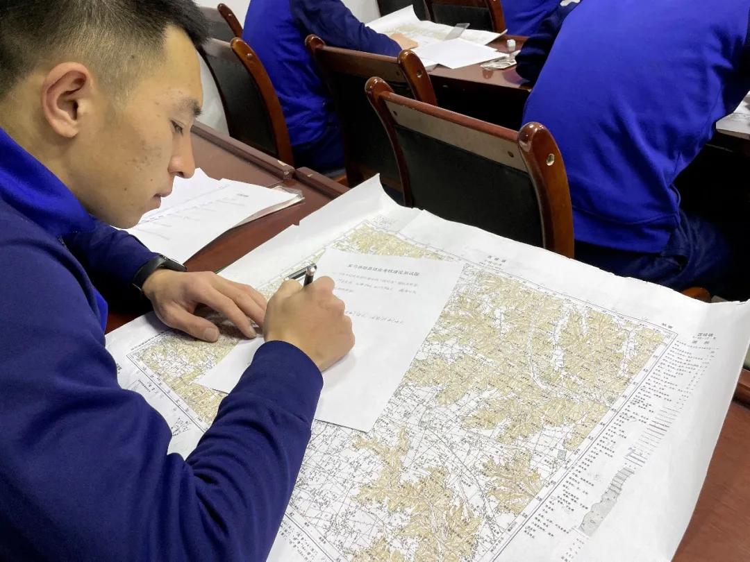 以练为战锤炼过硬本领以考促训,政治轮训结训