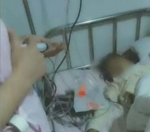 8岁女孩在校被俩男生打致*体下**出血！官方通报：校长、副校长免职