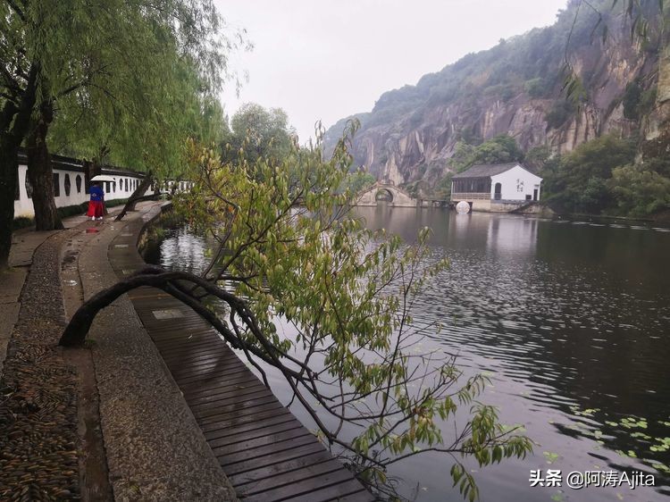 勿谓湖小，天在其中：绍兴东湖