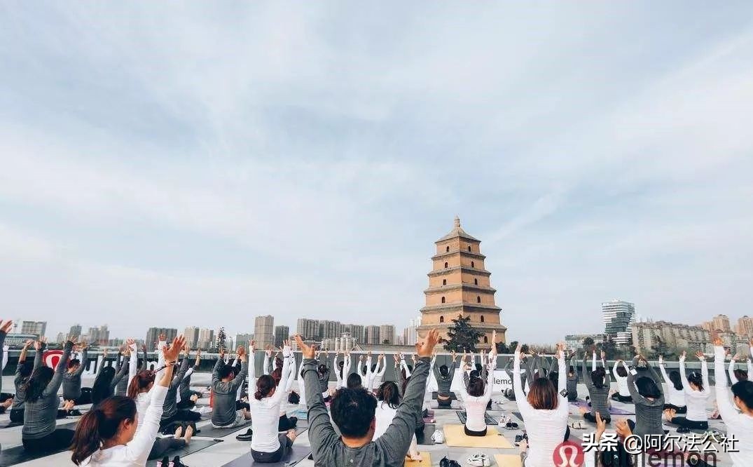 lululemon瑜伽裤中国销售额翻倍,lululemon市值赶超德国运动服饰巨头