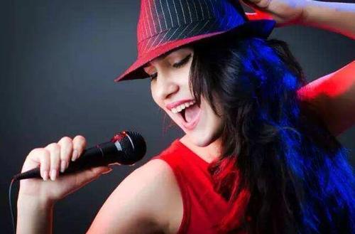 唱歌舌头怎么放口诀,唱歌时舌头怎样最适合