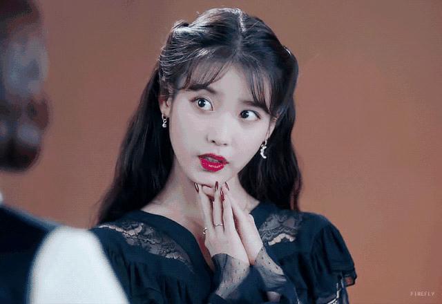 2021网红爆款发型短发戴狗啃刘海,头发2020流行发型显脸小