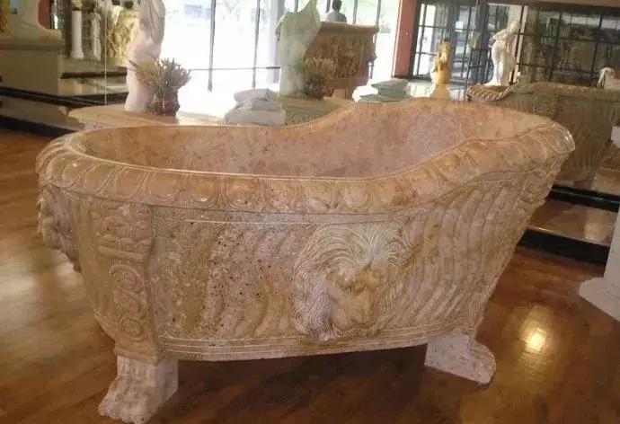 来，我请你洗澡，小编有个“价值10000000的石材浴缸”