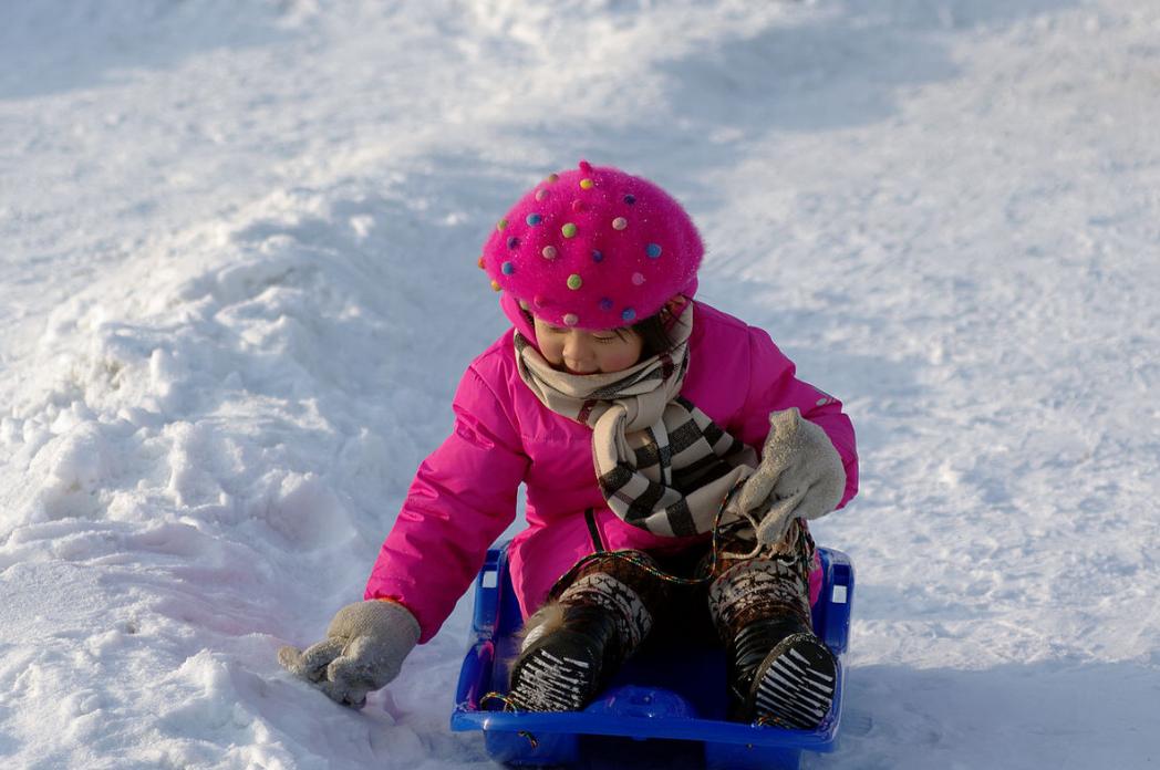 宝宝小手发凉还有汗怎么回事,冬天宝宝手脚冰凉要警惕