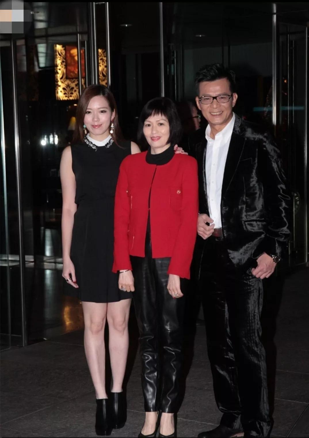 “蠢人”黄日华其人