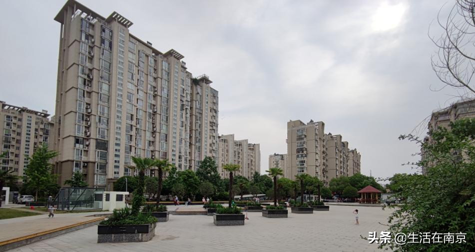 南京三大顶级小区,南京十万人居住的小区