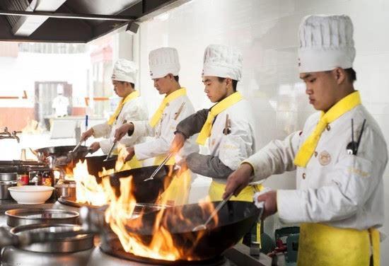 初中毕业的孩子出路在哪里？选择不同，以后的生活完全不同