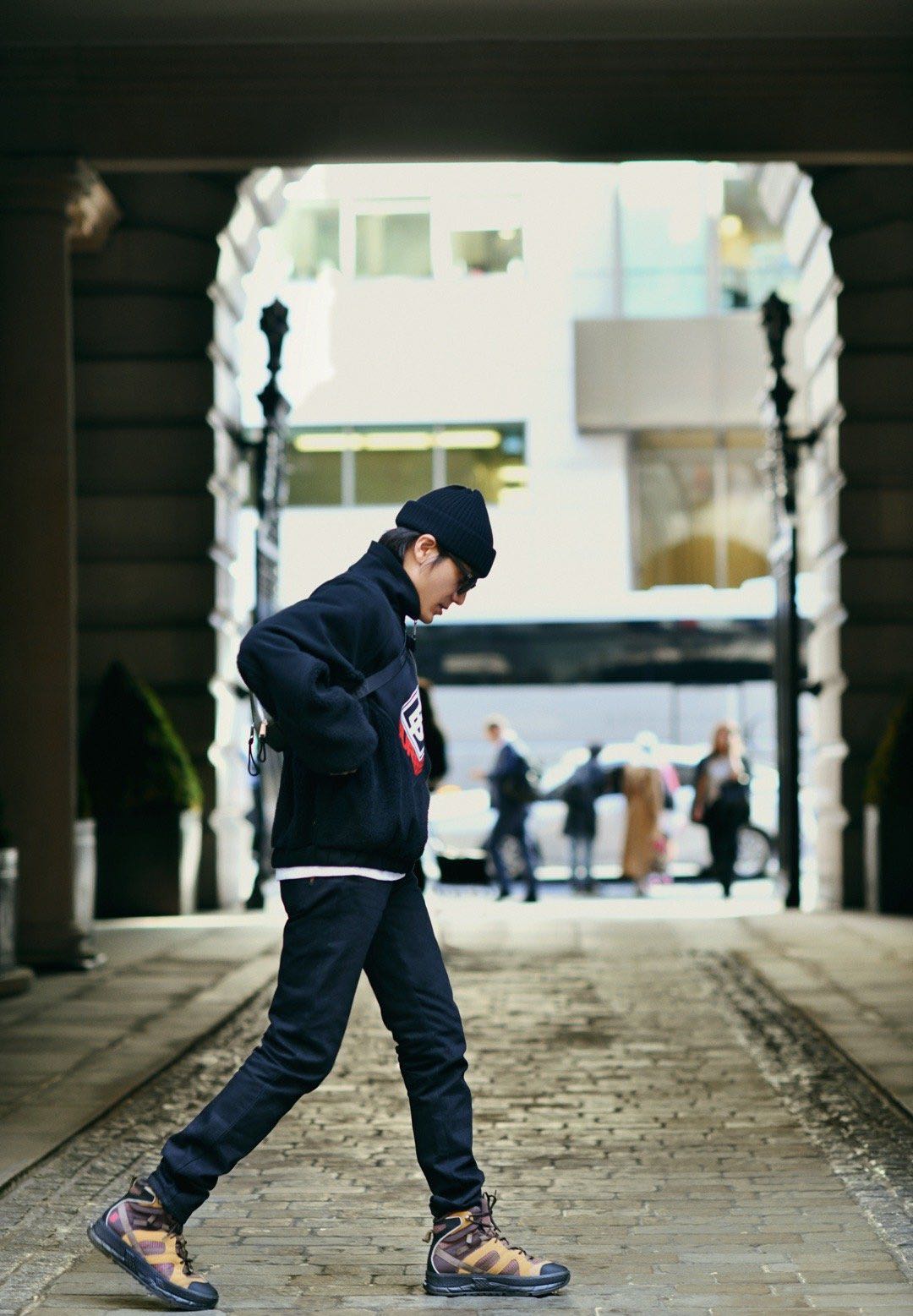 陈坤穿黑西装逆龄感,陈坤穿格子西服照