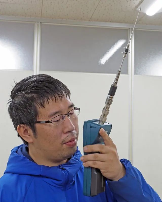 对讲机原装天线和短天线的区别,对讲机原装天线和牌子天线对比