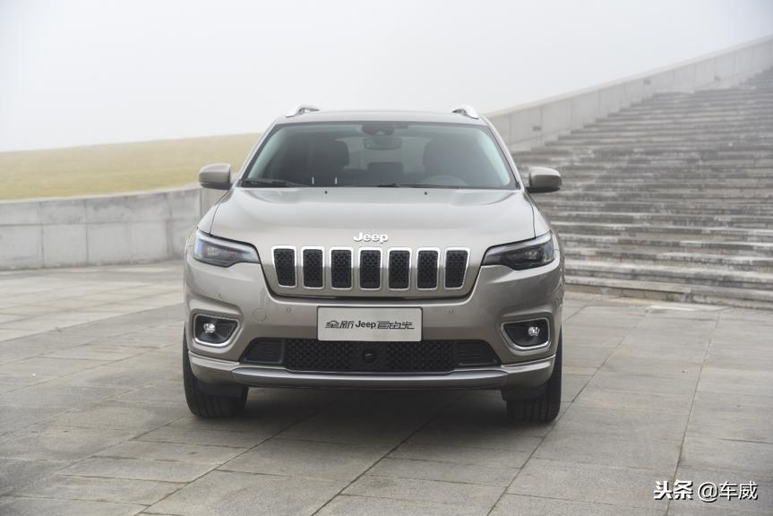 jeep自由光2.0l动力,全新的jeep自由光首要任务