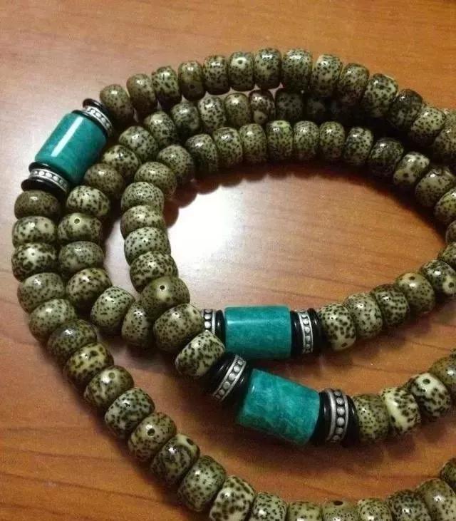 鸡油黄星月菩提盘出来的效果图,鸡油黄星月菩提为什么盘了不变色