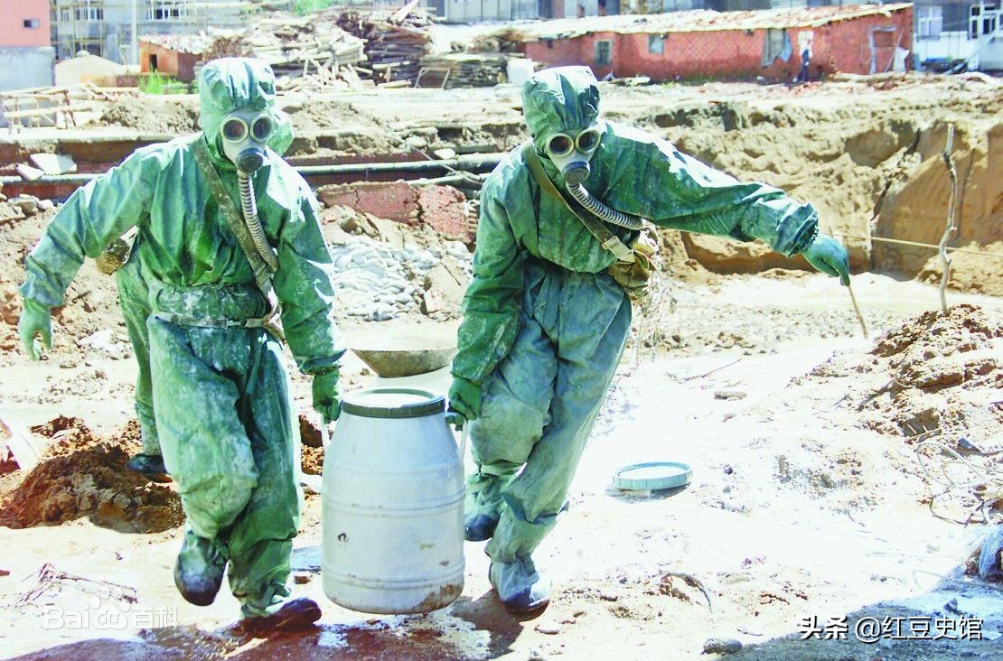 工地挖出50多具尸骨,工地挖出铁桶里面都是尸体