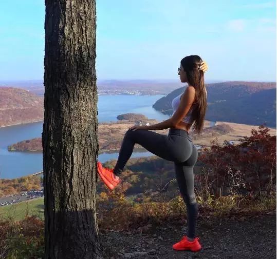 翘臀训练动作臀部凹陷,女生翘臀训练方法最快速