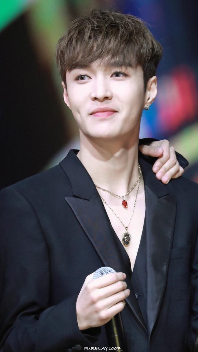 娱乐圈男明星最美的几双手,快来看看有没有你们的爱豆