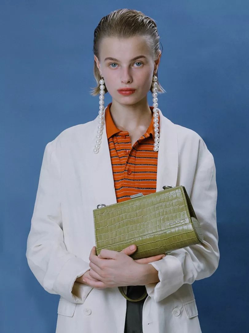 小众设计感经典百搭腋下包,今年最流行的百搭腋下包