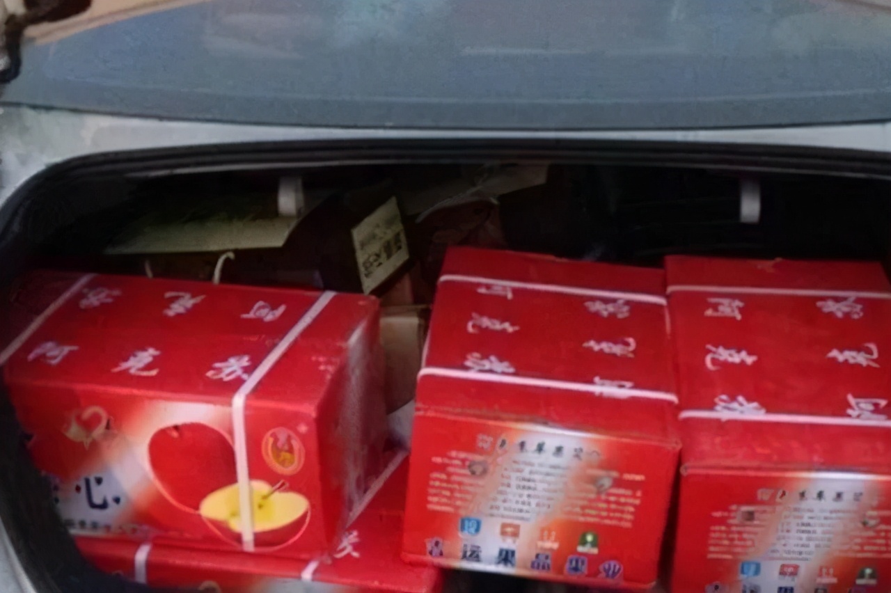 汽车后备箱装东西被罚款,车辆后备箱装多少东西警察不罚款