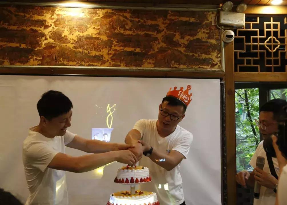 好老师教育“风雨同行十五载，携手并肩再奋进”主题拉练活动启动