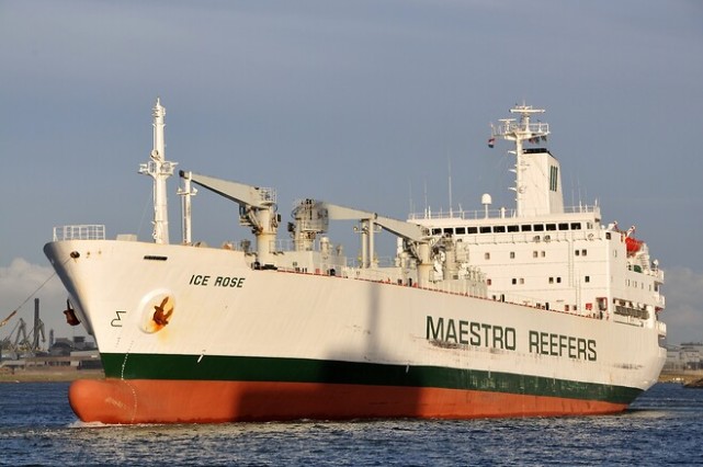 捡了大便宜！俄舰与货船相撞，舰艏红星掉落，竟成货船水手战利品