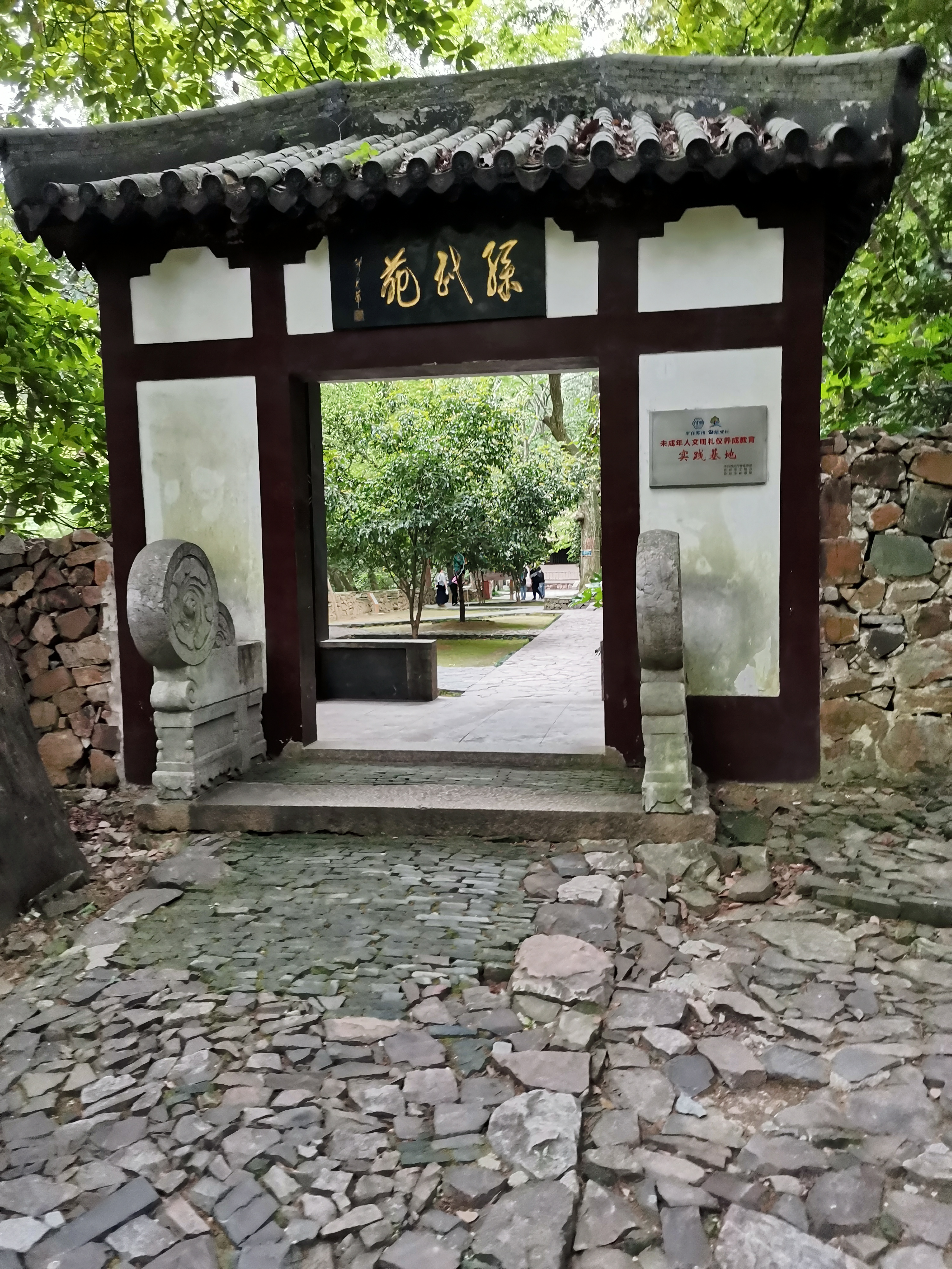 穹窿山穹窿胜迹,苏州穹窿山免费徒步攻略