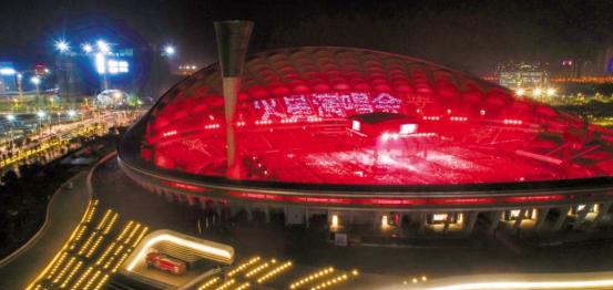 华晨宇阳光男孩,音乐鬼才华晨宇努力与天赋并存