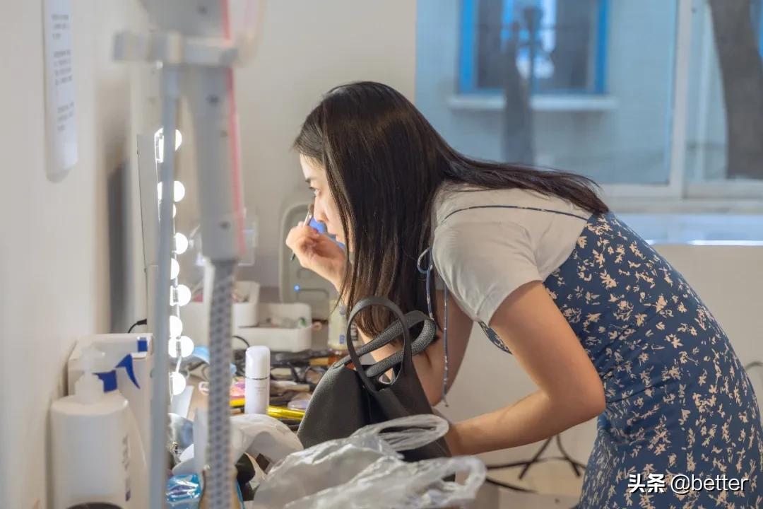 为了发条九宫格朋友圈，我花了330块钱还差点逼疯一个摄影师