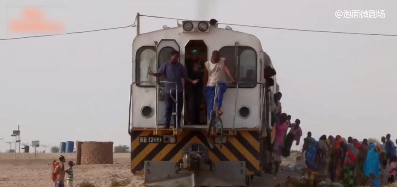 非洲的奇葩铁路：火车照明靠手电筒，不脱轨就是中大奖！纪录片