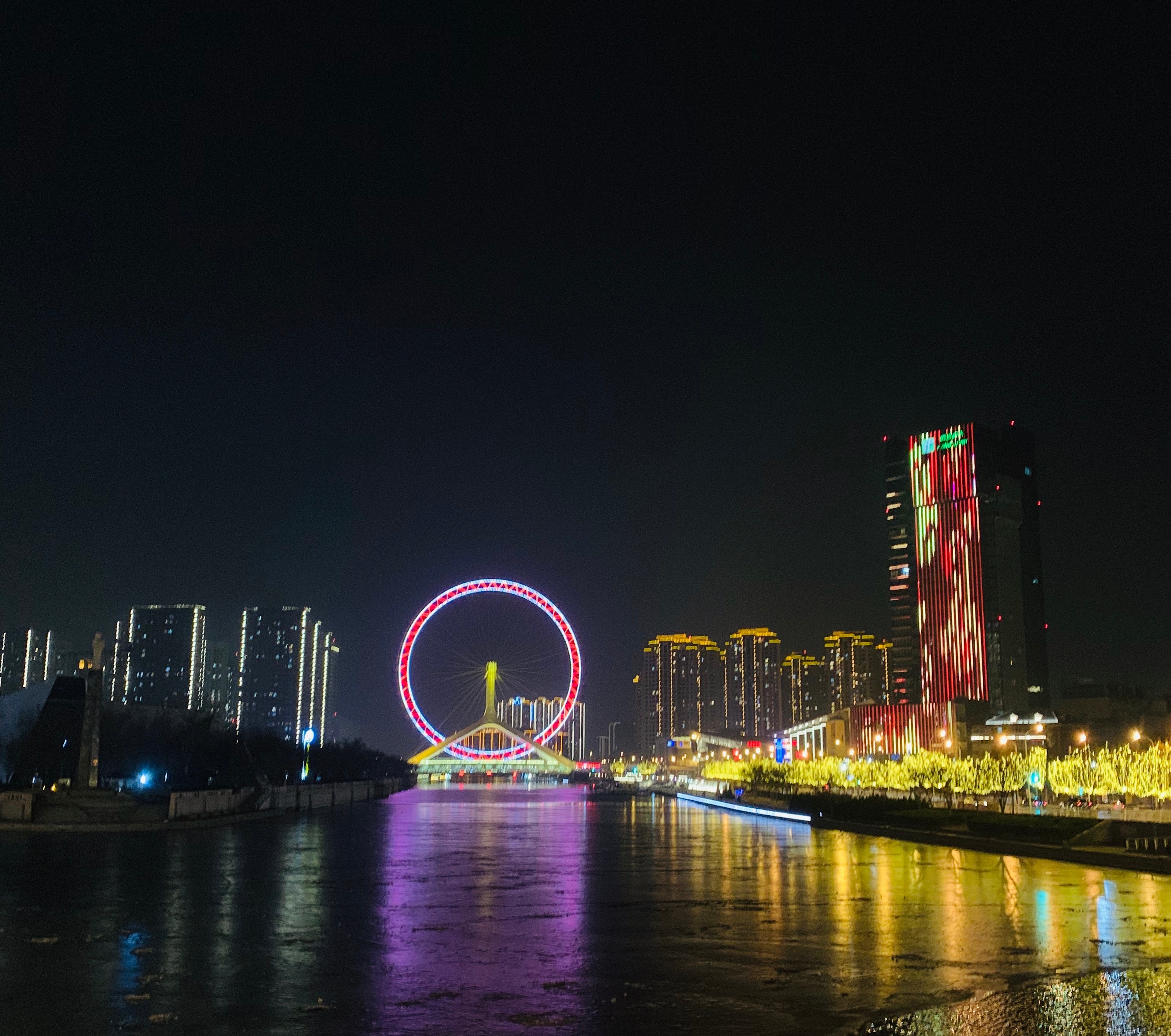 天津市里的夜景,天津壮观的夜景