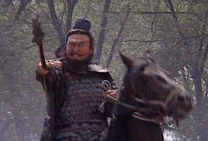 关羽的青龙偃月刀长啥样？影视剧里大都拍错，三国刘关张兵器考