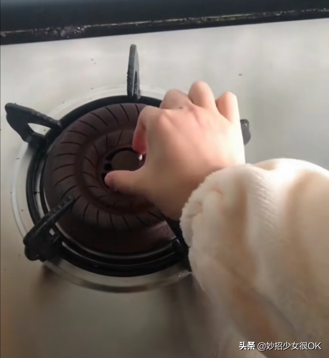 煤气灶打不着火怎么办教你三招,煤气灶打不着火怎么办换了电池