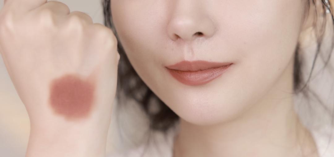 薄唇涂口红淡妆的正确方法,厚唇日常妆适合什么口红