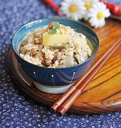 美食分享教你在家做焖饭营养美味,怎么用饭煲做焖饭好吃