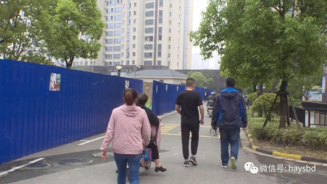 绿地改成车位物业有权收费吗,绿地变成停车场