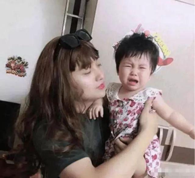 盘点爸爸哄女儿的暖心瞬间,为什么爸爸更容易逗女儿开心