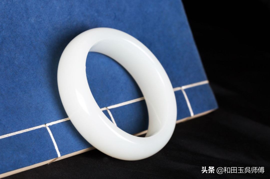 玉手镯新手入门教程,手把手教你挑选翡翠手镯