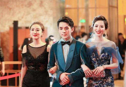 曹云金直播相声有干倒老郭的架势,老郭砸挂曹云金直播说相声