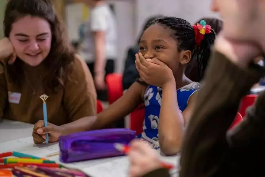 英国「怪物商店」，吸血鬼光顾了200年，人类进入后果自负