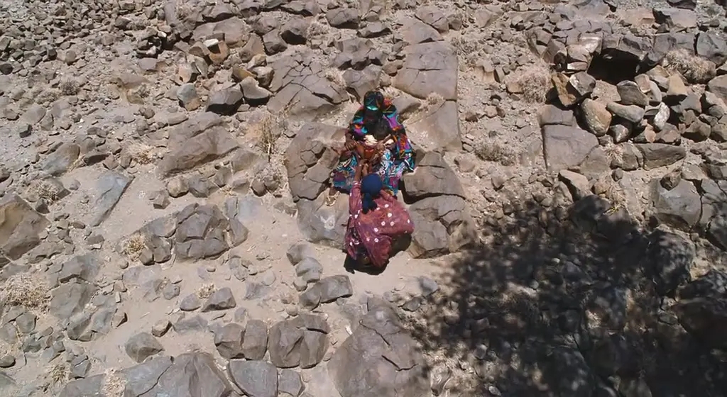 逃离非洲的黑人女名模揭露比中国古代女人裹脚更残忍的女性割礼