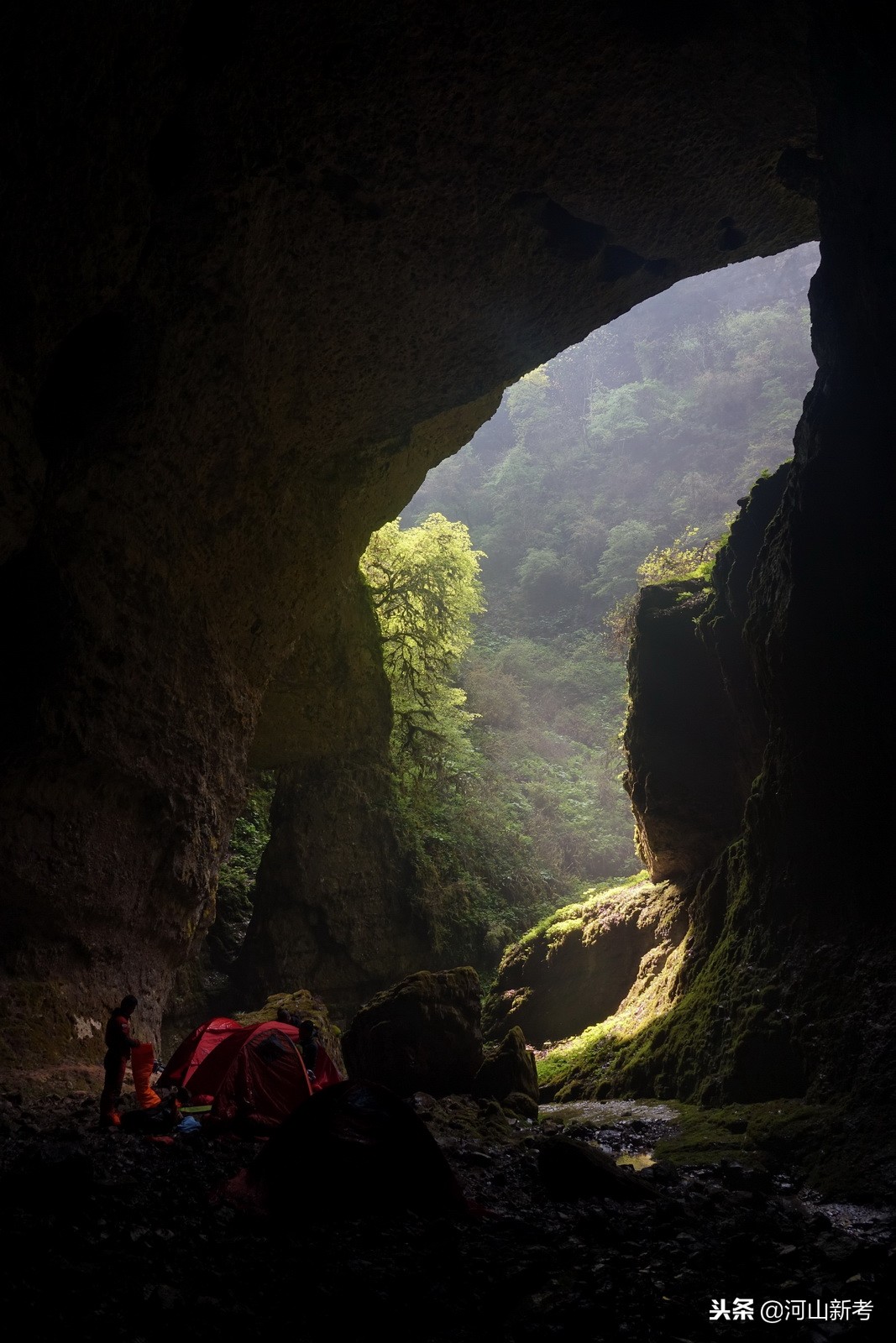 探险中国天坑视频,专家探险贵州神秘天坑完整版视频