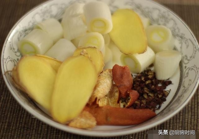 炸过鱼的油只要这样一处理，不仅炒菜不腥了，甚至比之前的还香