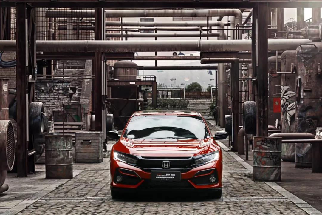 在这件事情上马自达怂了，本田威了