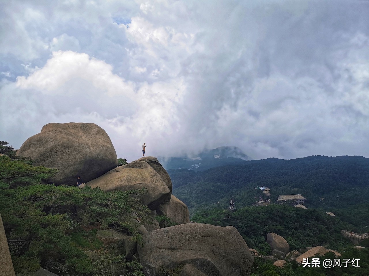 深山裸露的大块岩石,安徽名山大山