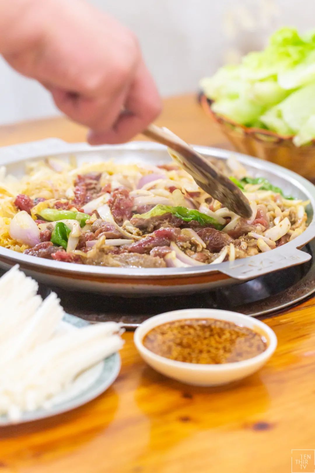 降温了吃点热乎的御寒,降温武汉