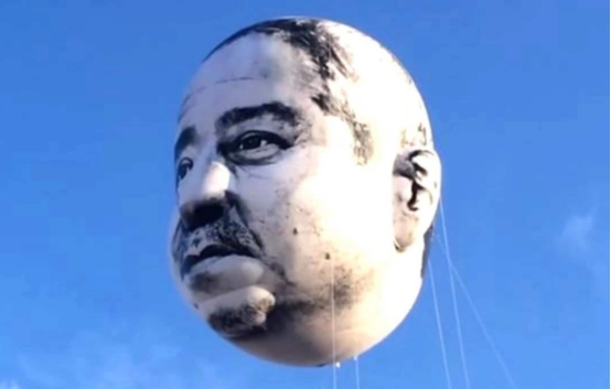 日本东京上空浮现神秘人脸,日本东京上空浮现神秘大脸木偶