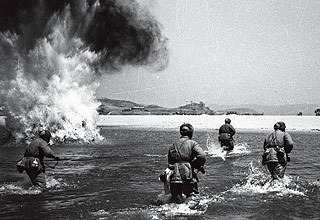 朝鲜战争五次战役都是哪场,朝鲜战场上美指挥官向冰雕连敬礼