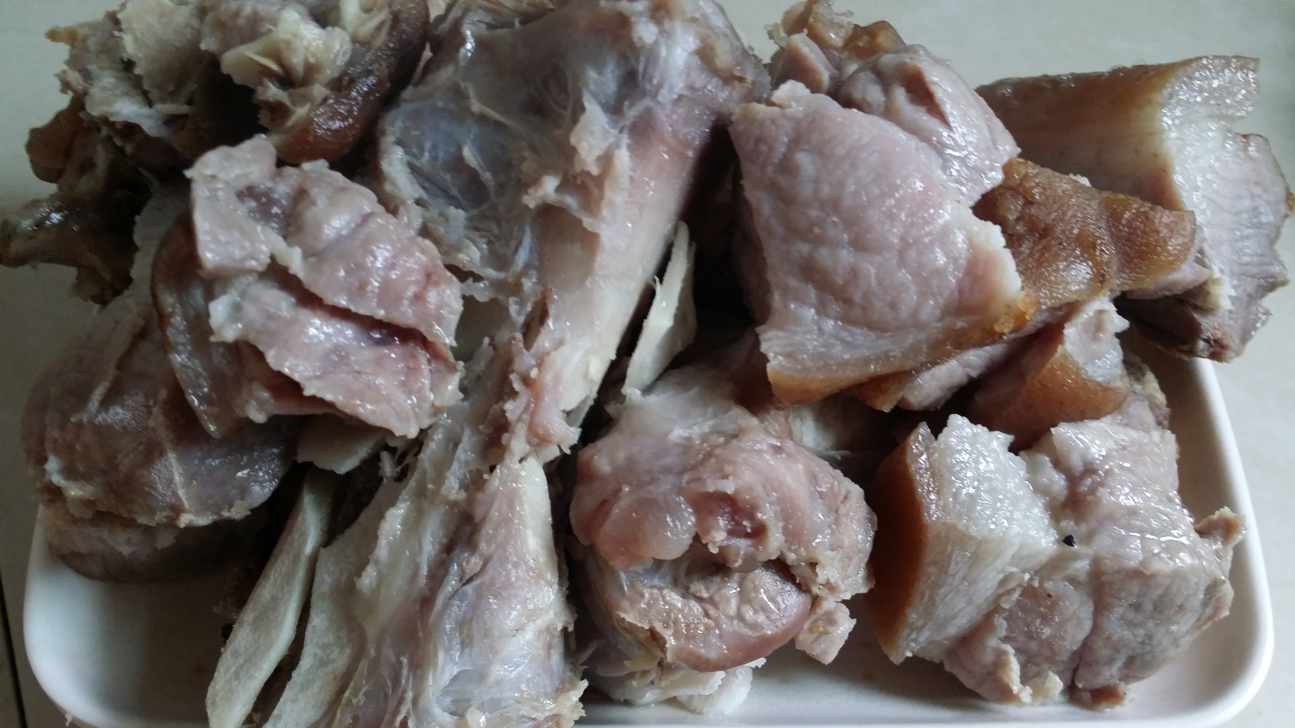 红烧腊猪蹄软糯不油腻,红烧腊猪蹄怎么做好吃又软烂