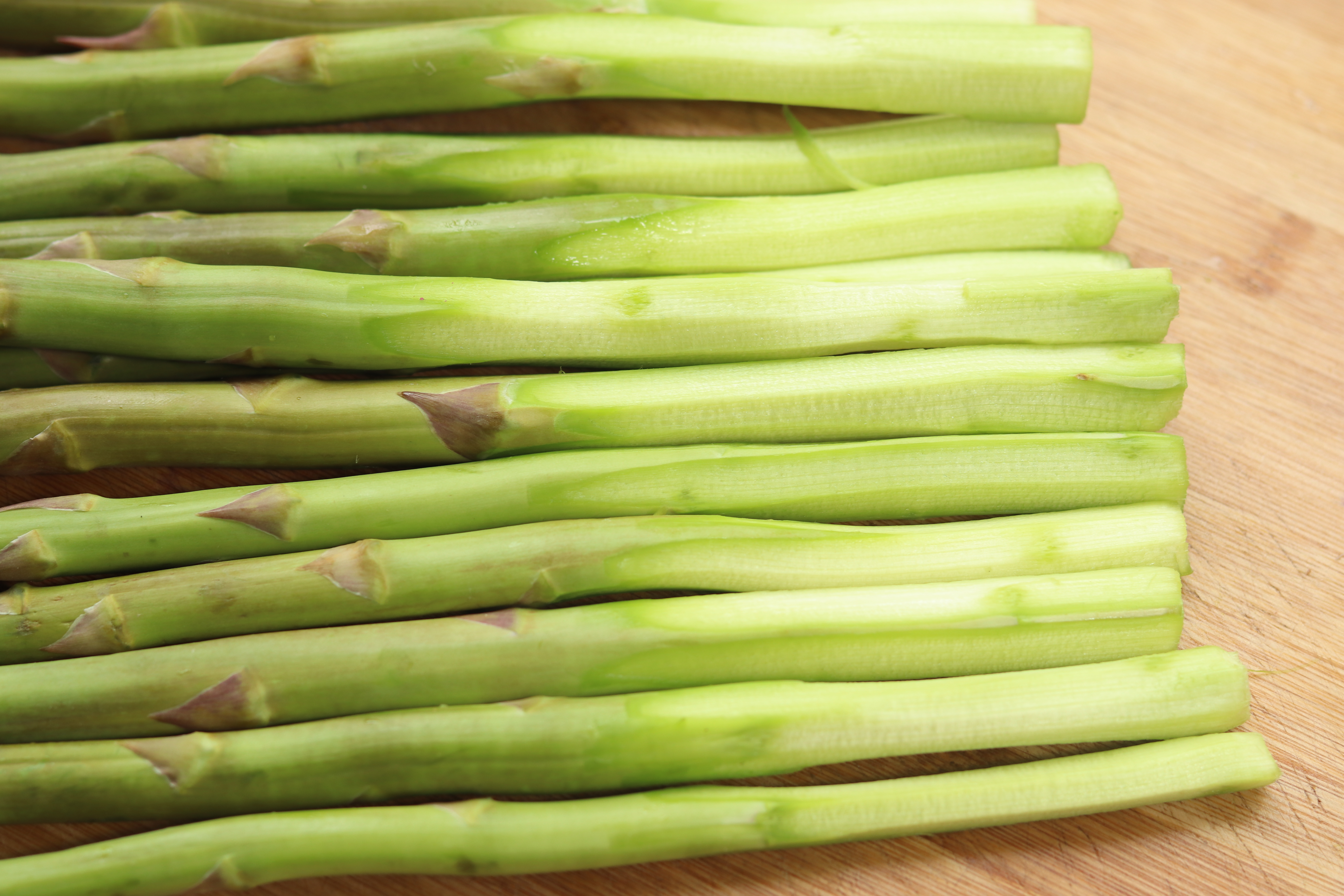 芦笋怎么做好吃还用焯水吗,芦笋忘记焯水炒熟后能重新焯水吗