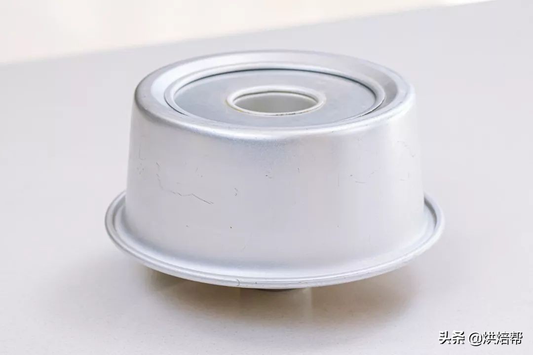 简单蛋糕做法不用牛奶和低筋面粉,1斤面粉加多少鸡蛋和牛奶做蛋糕