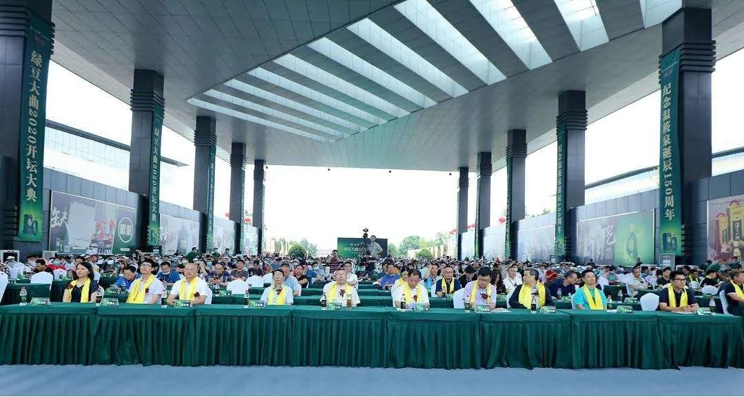 泸州老窖绿豆大曲开坛,绿豆大曲泸州老窖开坛取酒