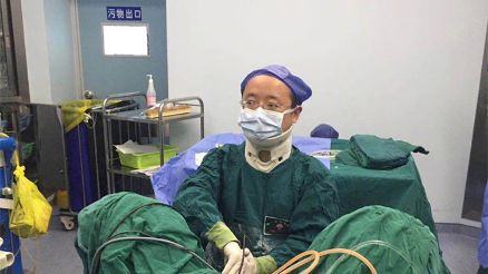 颈椎不舒服可以戴脖套吗,颈椎病肩颈酸痛能用颈托吗