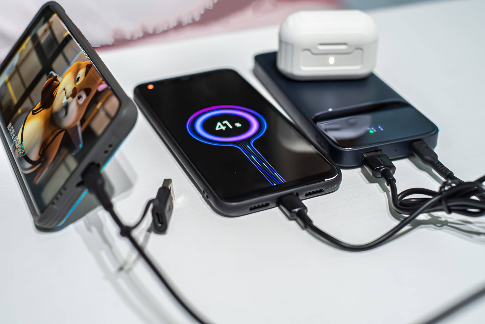 倍思磁吸无线充电宝20w快充专用,买倍思还是买绿联的磁吸充电宝